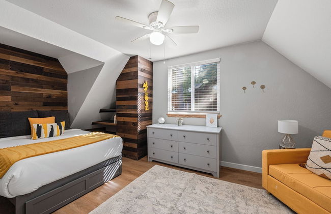 Sweet Pine Deck + Hot Tub, Cozy Modern Interior Close to Ski Resort! - Foto 70