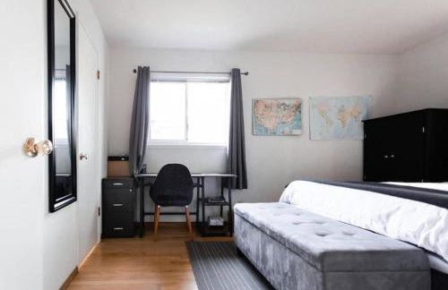 SunHouse 1410sqft BBQ 3xTVs Pets W/D Backyard - Photo 15