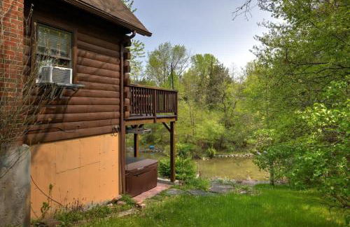 Cozy Athens Cabin on the Lake with Hot Tub & Backyard - Foto 23