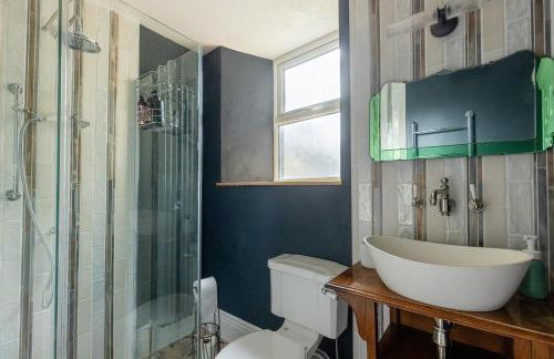 CLIFTON BANK - Characterful & Cosy Home in Buxton, Peak District - Photo 13