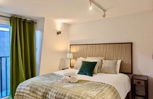 Stunning 4 Bedroom House in Old Windsor Perfect for Families & Groups - Foto 18