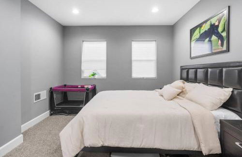 Charming Home Parking, Sleeps 10, WFH Space - Foto 8