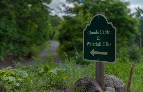 Clouds Cabin - HotTub, Mtn View, Pets - Photo 8
