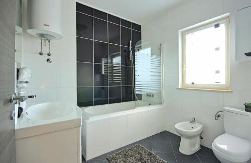 Villa Coridigo - Unique High Position, Panorama Nature View, Cozy Dining Terrace, Fenced Property - Foto 104