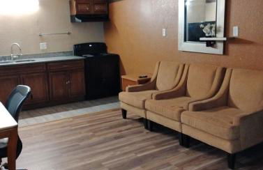 Gated 1 King Bedroom 1 Bath Apt with Full Kitchen 129 - Foto 9