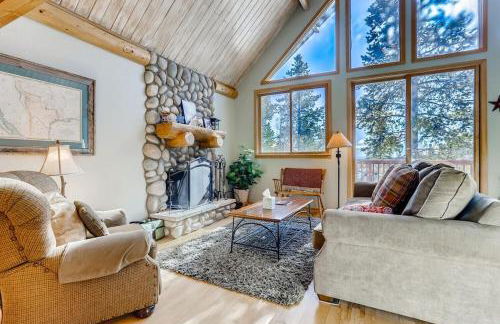 Lovely House Tucked in the Pines with Private Hot Tub - Pura Vida - Foto 26