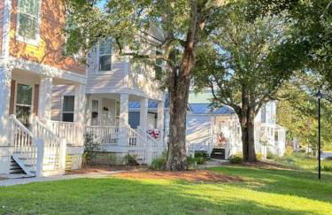 Cute and Cozy Comfy Birds Junior Cottage - 1 mile to Dwntn Ocean Springs, near Beach with Golf Cart - Foto 1