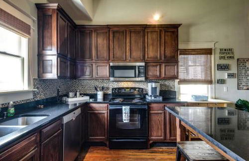 Historic Pet-Friendly Stay Near Broadway w Fire Pit - Foto 36