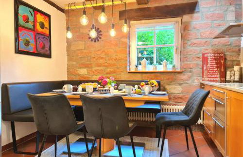 AVAHOME: Haus für 16, WLAN, Parkplätze, Netflix, Nespresso - Foto 4