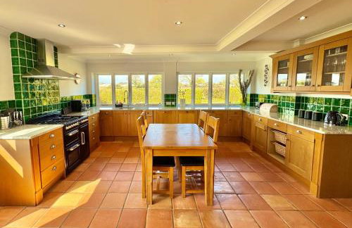 Stunning 7 Bedroom Escape Near New Forest and Beach - Large Garden - Serene Setting - Sleeps 14 - Foto 60