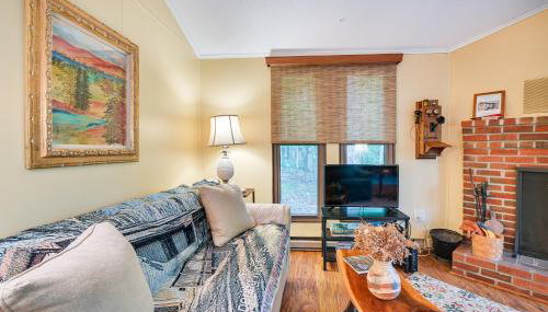 Charming Hedgesville Retreat with Deck and Fireplace! - Foto 5