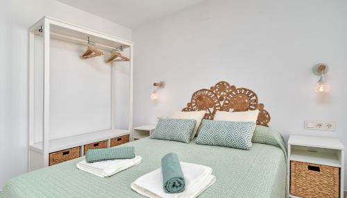 Kanu Apartment - Torrox Costa - Photo 3, towels, wardrobe