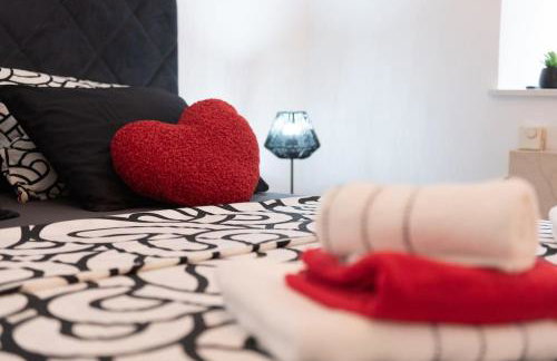 City Center Apartment with Free Parking - Foto 21