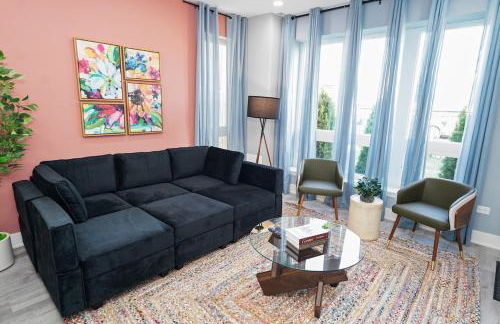 Cozy 3BR Retreat Sleeps 8 with Free Parking Near University of Illinois Chicago, Medical District & West Loop - Foto 1