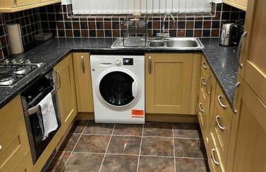 house in Heald Green village - Photo 21