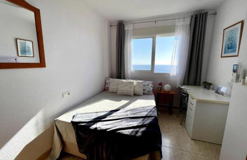 Beachfront apartment, sea view, pool, close to bars and restaurants - Photo 18