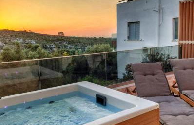 L A Boutique Suites with Private Hot Tub - Photo 54