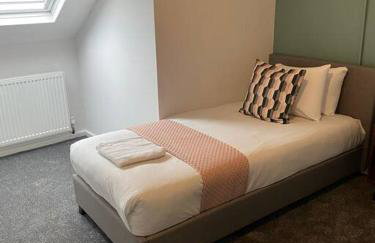 3-Bed House Near M1 & Meadowhall with Free Parking - Foto 7