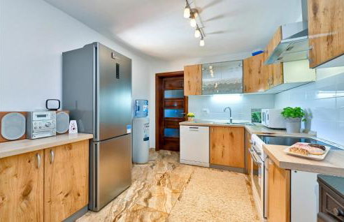 2 Bedroom Cozy Home In Gornja Ploscica - Foto 6