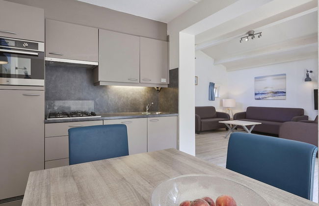 Cozy Beachside Retreat With Fireplace - Photo 6