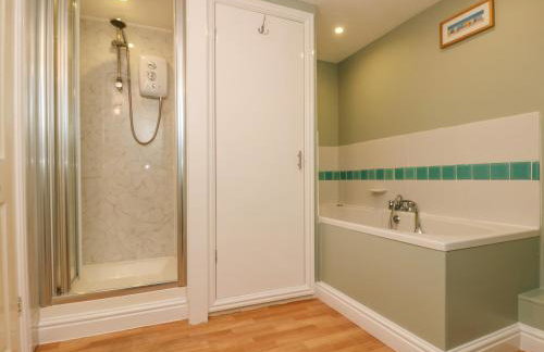 The Watch - Photo 19