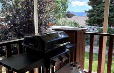 Luxury 6BR Retreat Firepit Foosball Backyard - Foto 28