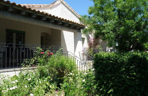 vacation rental with pool and poolhouse, close to arles in moulès- sleeps 8 - Foto 47