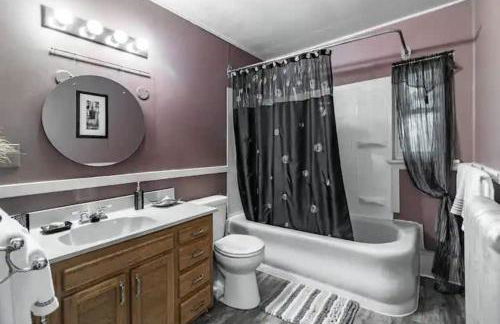 Spacious Family Getaway - Near Cleveland Clinic - Foto 14