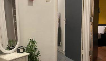 Spacious and Stylish 5 Bed Gem with Private Parking perfect for Large groups and Families - Foto 5