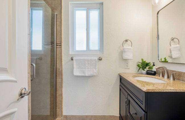 Surfrider II by Avantstay Walk to the Beach + Balcony - Photo 18