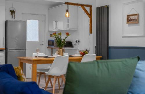 Free Parking - Central - Sleeps 6 - 2 Bedrooms - Foto 2