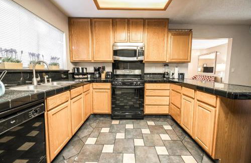 Private Oasis with Pool - Foto 39