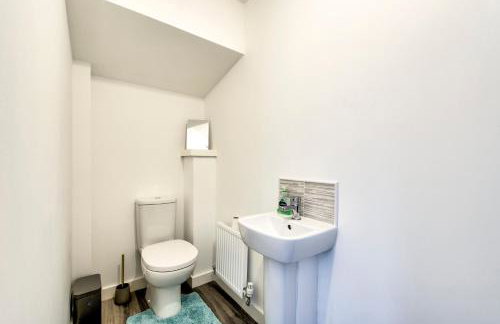 2-Bedroom Holiday Home With Private Garden & Parking - Foto 21