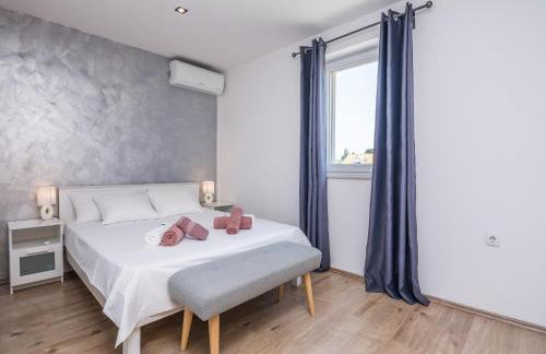 Villa in Policnik with Private Pool - Foto 10