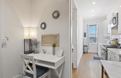 Chic Penthouse with bus stop at doorstep - 15 Minutes to NYC - Foto 27