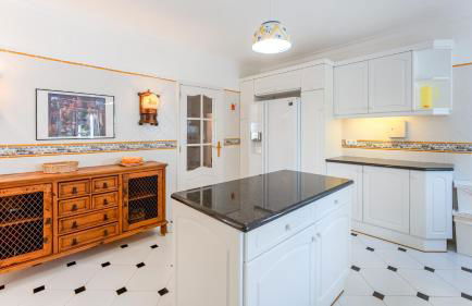 Bright 3 BDR Duplex House With Pool by LovelyStay - Foto 13