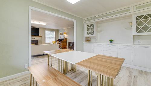 Walk to Beach Cozy Home with Deck in Smith River! - Foto 5