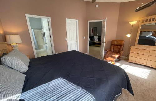 3 Bedroom Villa with Poolside Cinema and Games Room Close to theme Parks sleeps 6 - Photo 14