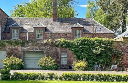 Reidochie Stables luxury haven overlooking garden - Photo 1