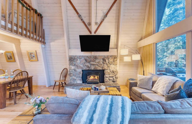 Lundy Bearden Serene Tahoe Retreat With Deck, Fireplace, and Forest Views - Foto 8