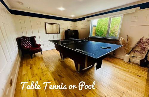 Alton Villa, Sleeps 12, Great for Families, Undercover Hotub & Games Room - Foto 8