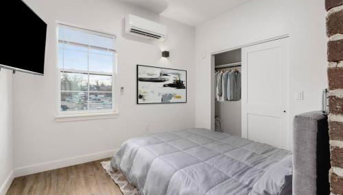 Oasis with Pool Table! Stylish Stay, Pets Allowed! - Foto 3