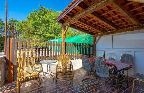 2 Bedroom Cozy Home In Jurdani - Foto 15