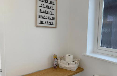 Spacious 3 Bed House Perfect for Contractors & Families with free Wi-fi and Parking - Foto 20