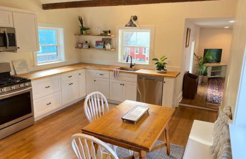 Duplex Farmhouse Rental Walk to Downtown - Foto 17