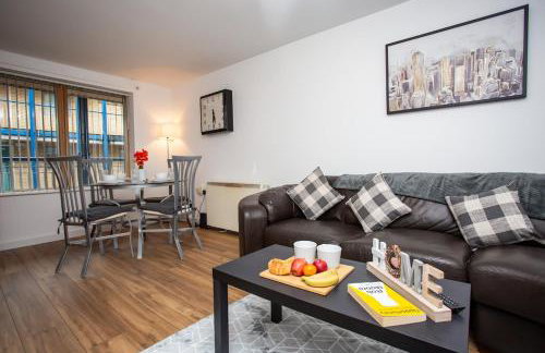 Modern 2BR Pad - 4 Min to Station, Fast WiFi and Smart TVs! - Foto 10