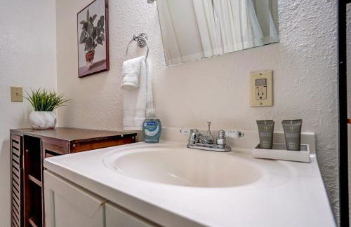 30 Day Minimum - Entire House - Washer and Dryer and AC - Photo 18