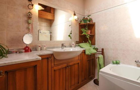 Awesome Apartment In Borgo Valsugana - Photo 14