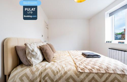 3BR Flat By Pulat Short Lets & Serviced Accommodation London With Pool Table, SmartTV & AC - Foto 15
