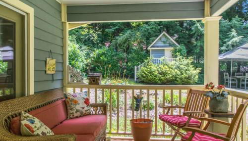 Historic 4BR Colonial with Pool Table and Fire Pit - Foto 5, Garden view